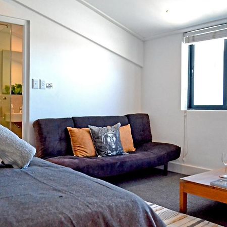 Central Modern Studio Apartment, Hermanus Waterfront Esterno foto