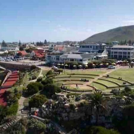 Central Modern Studio Apartment, Hermanus Waterfront Esterno foto