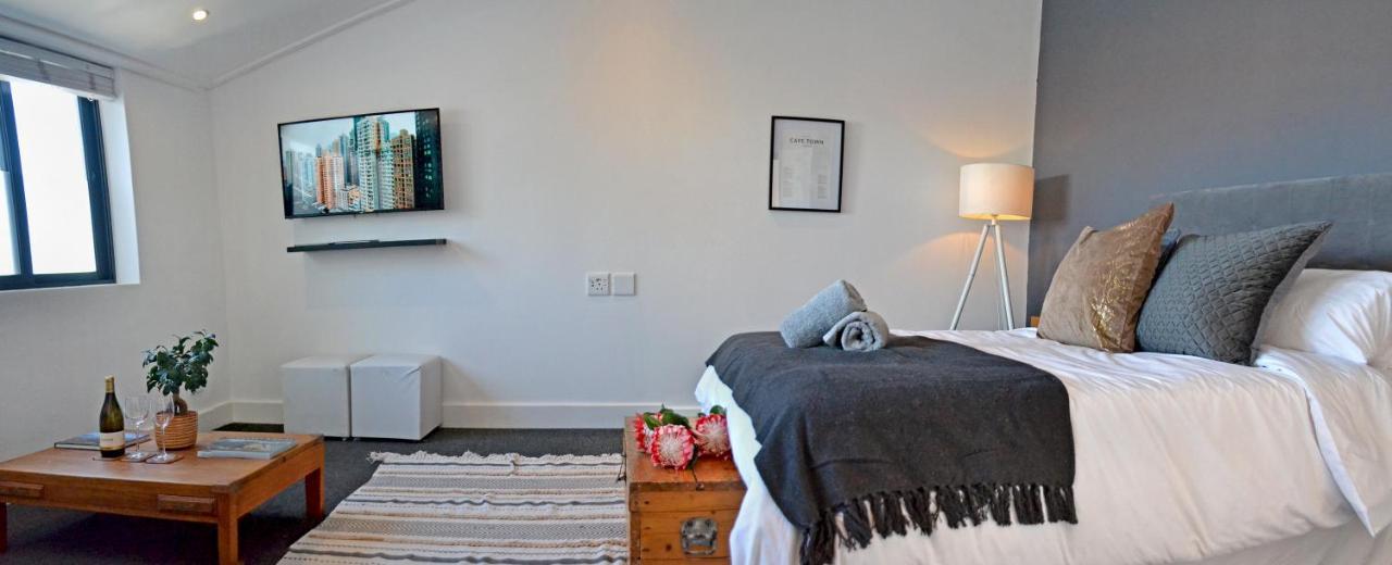 Central Modern Studio Apartment, Hermanus Waterfront Esterno foto