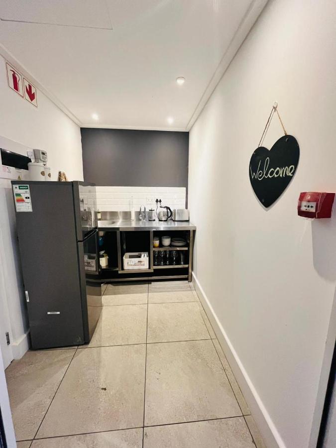Central Modern Studio Apartment, Hermanus Waterfront Esterno foto