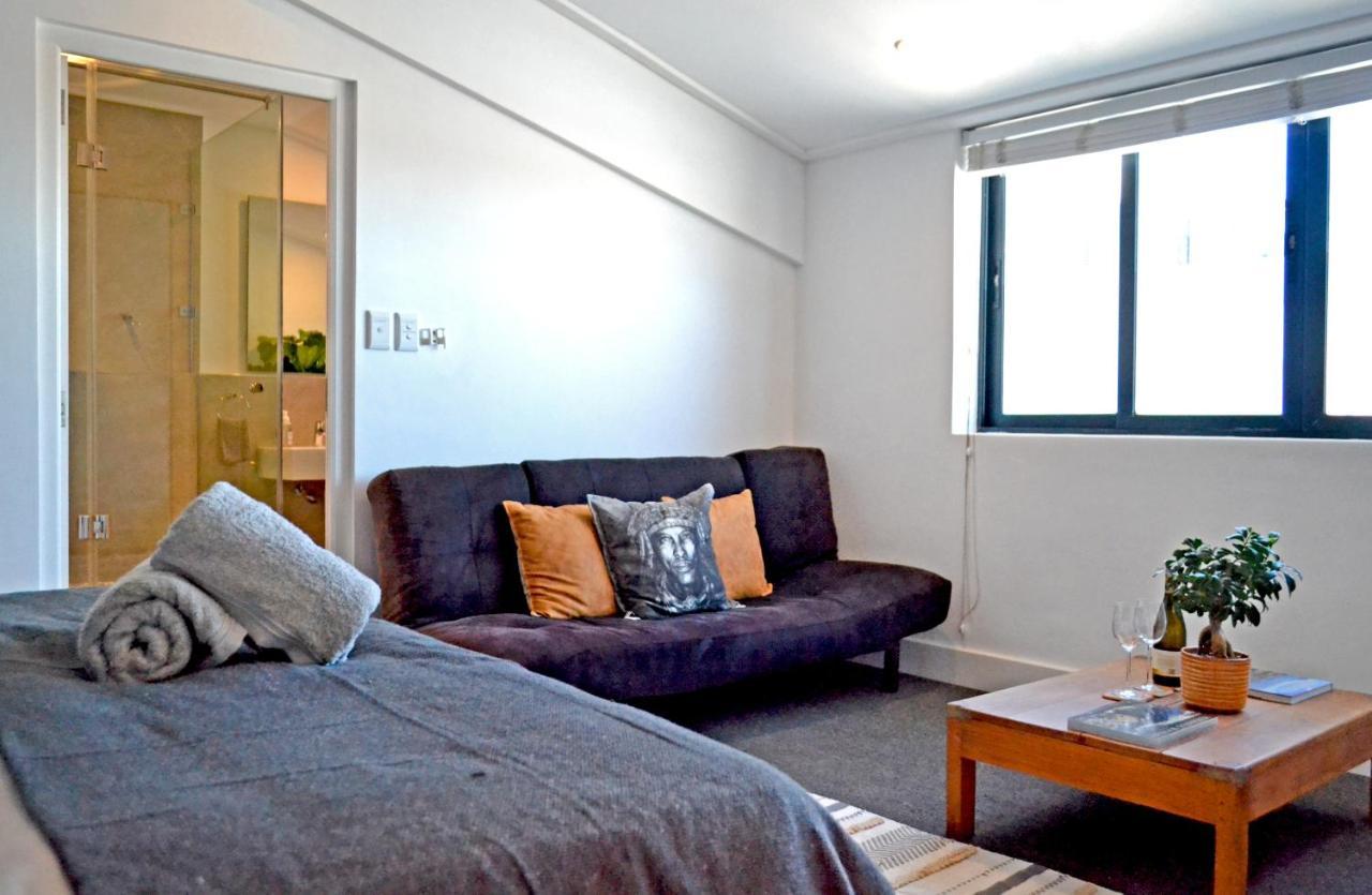 Central Modern Studio Apartment, Hermanus Waterfront Esterno foto