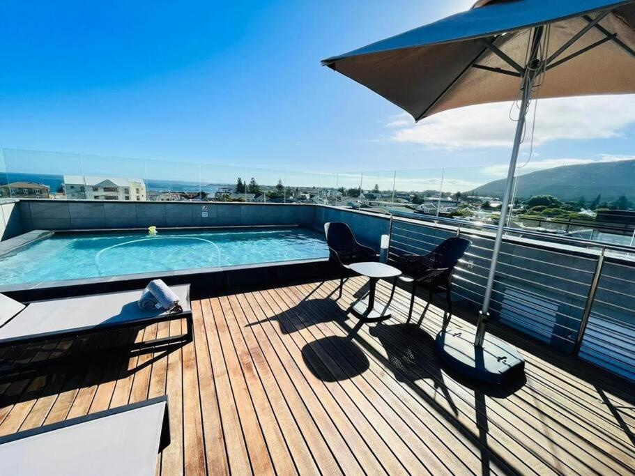 Central Modern Studio Apartment, Hermanus Waterfront Esterno foto